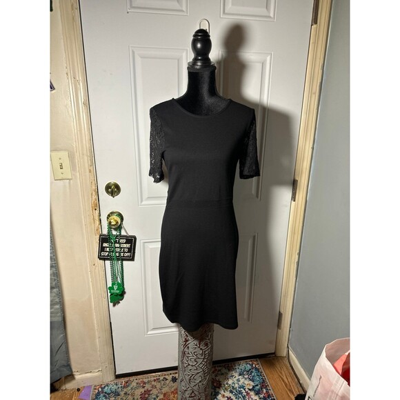French Connection Linear Wrap
Black Lace Sleeve Dress Zip Back
Keyhole - Picture 1 of 6